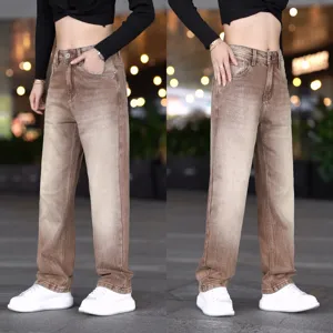 Vaqueros de mezclilla marrón desgastados retro con elegante talle alto y corte recto cómodo.