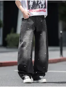 Ανδρικό μαύρο φαρδύ τζιν streetwear με λαμπερά στρας και μοντέρνα διακοσμητικά στοιχεία