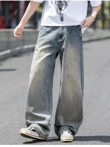 Ανδρικό φαρδύ τζιν με στρας, άνετο ίσιo denim vintage λεπτομέρειες υψηλής ποιότητας.