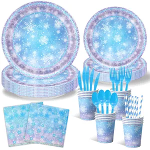 Winter Schneeflocken Party Geschirr Set Details mit Glitzer Papptellern und Bechern.