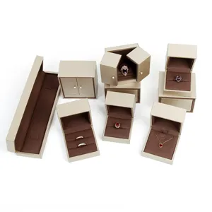 Set di portagioie in oro champagne per anelli collane bracciali scatole di immagazzinaggio.