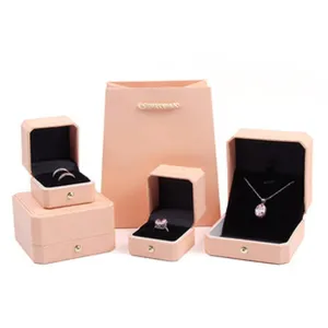 Roze achthoekige sieradendoos set voor ringen en kettingen, elegante geschenkverpacking.