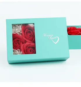 Boîte cadeau de fleurs de savon roses de Saint-Valentin avec tiroir, emballage romantique.