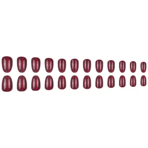 Gedetailleerd overzicht van rode cat-eye neppe nagels met 24 stuks glanzende acrylnagels in set.