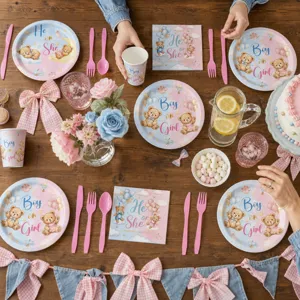 Set für Gender Reveal Party mit süßem Teddybär Design, Pappteller, Becher und Servietten.