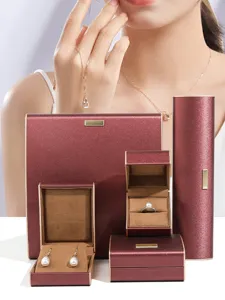 Luxe goudgerande geborstelde lederen sieradendoos set voor ringen, oorbellen en armbanden.