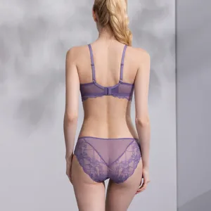 Ensemble de lingerie en dentelle sexy pour femme soutien-gorge fin et culotte assortie.