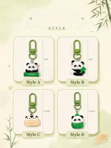 Vue détaillée du porte-clés panda mignon de dessin animé, en résine avec mousqueton vert.