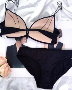 Sexy zwarte lingerieset met handige voorsluiting en fijne comfortabele bandjes.
