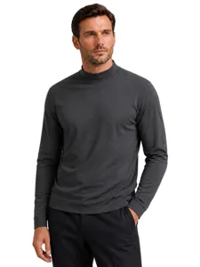 Camiseta térmica de manga larga con cuello alto gris oscuro hombre estudio detalle vista.