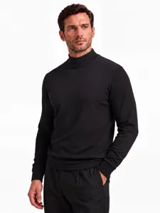 Camiseta térmica negra de cuello alto para hombre, capa base cómoda para el invierno.