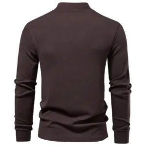 Camiseta térmica de manga larga con cuello alto marrón para hombre, tacto cachemir base de invierno.