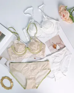 Französischer sexy Spitzen-Büstenhalter und Höschen Set, elegantes Blumenmuster, charmant.