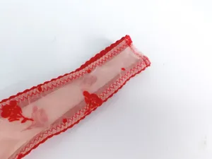 Rood geflockt kant lingerie bandje detail, delicate doorzichtige mesh rand voor dames.