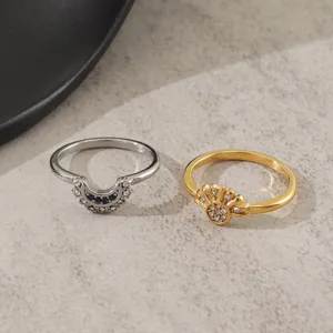 Sonne und Mond Stapelring Set, gold- und silberfarbene Kristall Ringe fuer Damen.