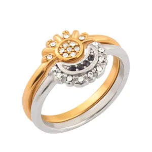 Elegantes Sonnen und Mond Stapelring Set, zweifarbig Gold und Silber mit funkelnden Strasssteinen.