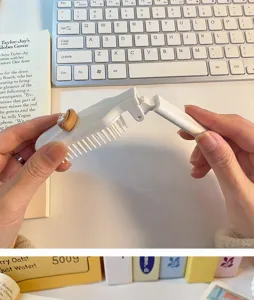 Brosse à cheveux pliante portable avec design de dessin animé mignon, peigne compact.