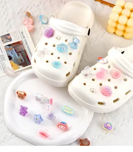 Jolis charms DIY pour sabots, adorables accessoires en résine pour décorer sandales et pantoufles.