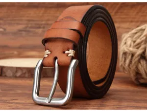 Heren echt lederen riem detailweergave met bruin rundleder en metalen doorn gesp sluiting.