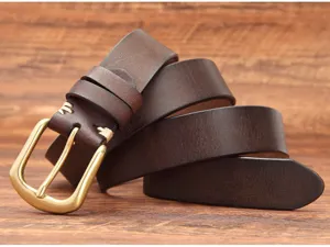 Cintura da uomo in vera pelle in stile retrò con fibbia in ottone e cuciture artigianali.