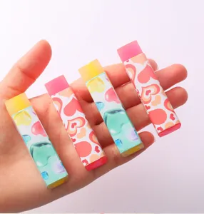 Bunter Herzmuster langer Stift Radiergummi Detail, perfekter Schulbedarf für Schüler.