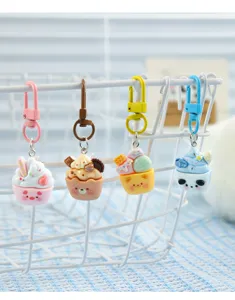 Mignons porte-clés crème glacée sundae dessin animé, pendentif en résine colorée.