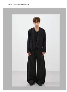 Casual loose wide-leg trousers and black suit jacket set for men and women commuting style.