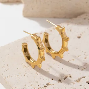 Pendientes de aro con tachuelas punk de acero inoxidable dorado, joyería hip-hop gruesa audaz.