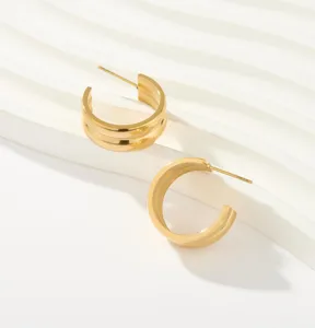 Pendientes de aro doble C de acero de titanio chapado en oro de 18k minimalistas para mujer