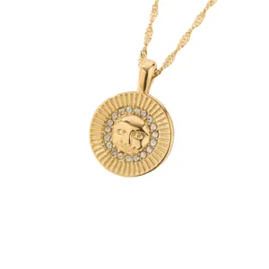 Collar con colgante de sol dorado con pedrería brillante, joya elegante para mujer.