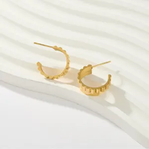 Gold scalloped hoop earrings main view, vintage geometric design metal jewelry for women.
