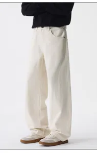 Jeans uomo gamba dritta in colore bianco offwhite, stile streetwear americano dettaglio.