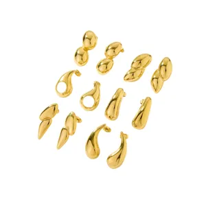 Set di orecchini in acciaio inossidabile placcato oro 18K con gocce e arachidi.