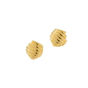 Pendientes geométricos irregulares de acero bañado en oro, diseño minimalista elegante.