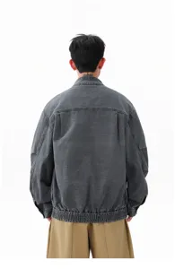 Vue détaillée du dos de la veste de travail en denim vintage pour homme, pur coton.
