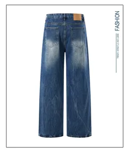 Jeans uomo lavati dritti larghi, vista dettagliata del retro, stile streetwear casual.
