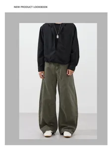 Casual loose fit curved cargo pants for men and women, stylish streetwear style olive green.