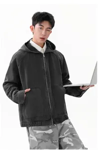 Veste de travail en denim à capuche ample et décontractée rétro pour hommes avec finition vintage.