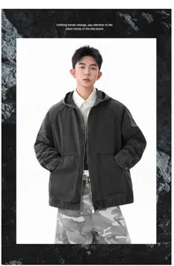 Veste en jean utilitaire ample à capuche vintage pour homme, effet vieilli lavé.
