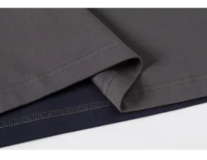 Vista dettagliata delle cuciture e della texture del tessuto pesante per magliette casual.