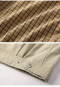 Gros plan sur le tissu et les boutons de veste de travail rétro pour hommes casual.