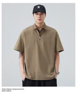 Gedetailleerd overzicht van het heren polo shirt met korte mouwen en halve rits.