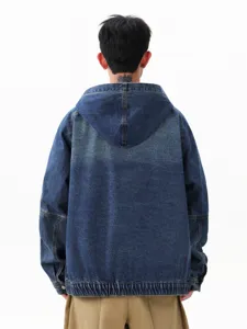 Veste en jean rétro décontractée ample à capuche pour hommes, style vintage, vue de dos.