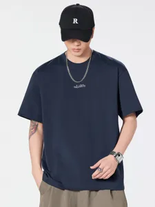 Ανδρικό casual φαρδύ κοντομάνικο T-shirt με στρογγυλή λαιμόκοψη και κέντημα για το καλοκαίρι.