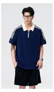 Lässiges Halb-Reißverschluss-Poloshirt Detail, Kontrastkragen und Schulterstreifen.