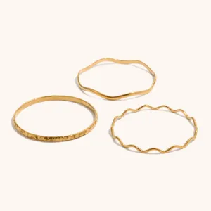 Minimalistische 18k vergoldete edelstahl welle gehämmert offene armreifen set für damen.