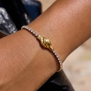Bracciale tennis in zircone con stretta di mano placcato oro per donne, elegante gioiello da polso.