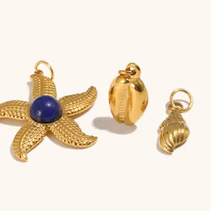 Pendentifs coquillage et etoile de mer en acier inoxydable plaque or 18K lapis lazuli detail.