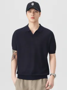 Polo da uomo a maniche corte blu scuro, colletto gabbiano stile casual, abbigliamento estivo.