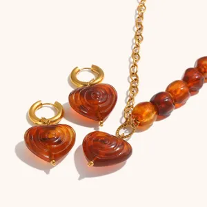 Retro 18K vergoldete Edelstahl Spirale Herz Bernstein Acryl Ohrringe Kette Set